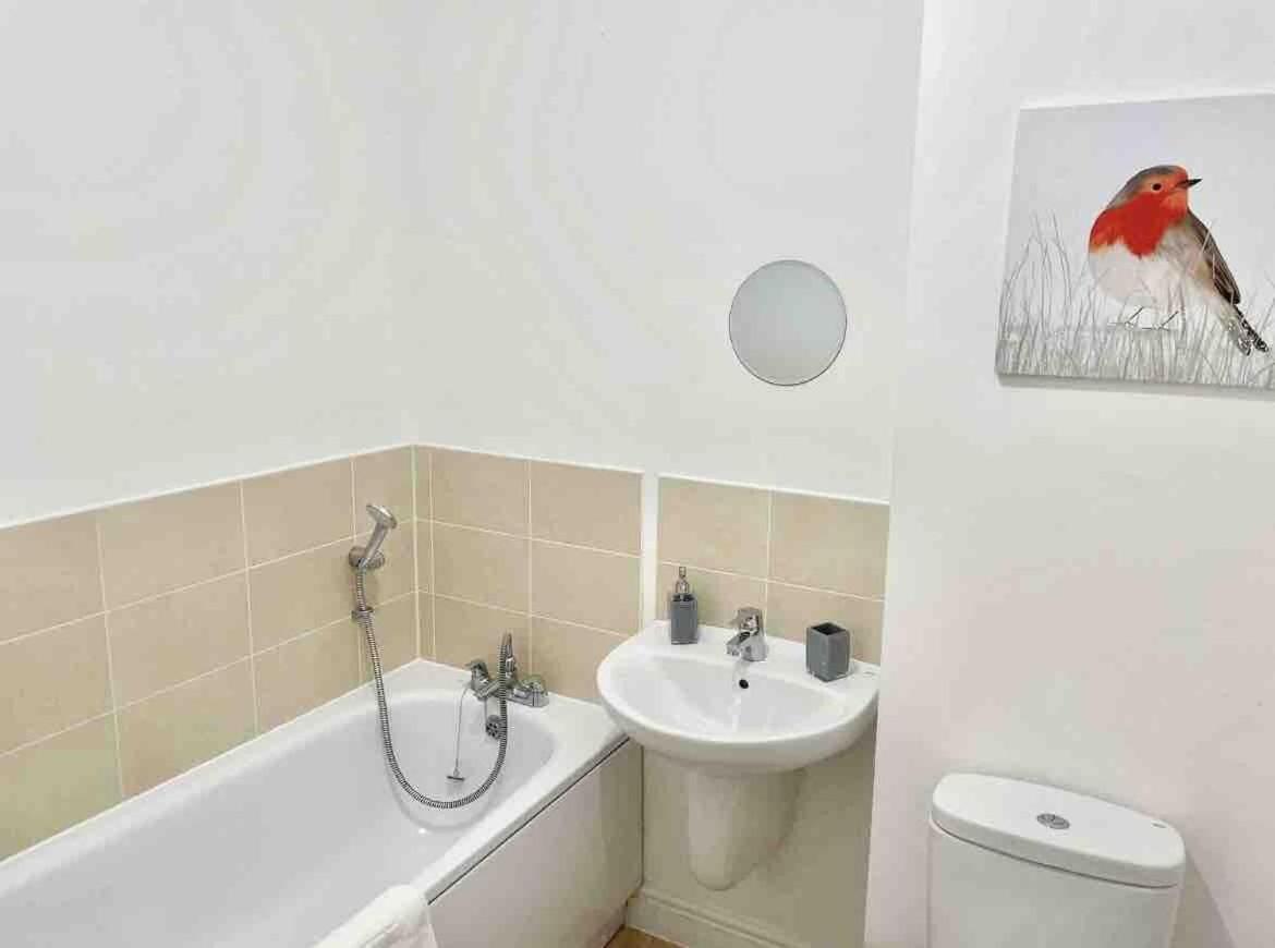 Great Home In Lovely Area With Parking, Sleeps 6 Folkestone Exterior foto