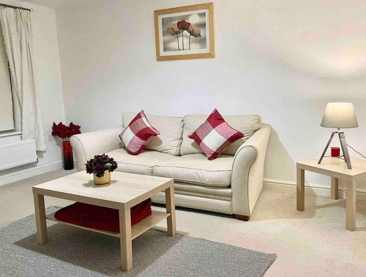Great Home In Lovely Area With Parking, Sleeps 6 Folkestone Exterior foto